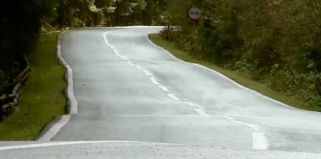 „Transalpina Clujului” a devenit un drum în valuri, după ce a fost proaspăt reparată