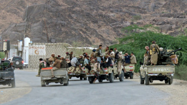 Vehicule cu soldați din yemen