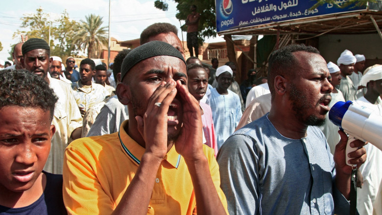 Protestatari în Sudan scandează împotriva loviturii de stat militare