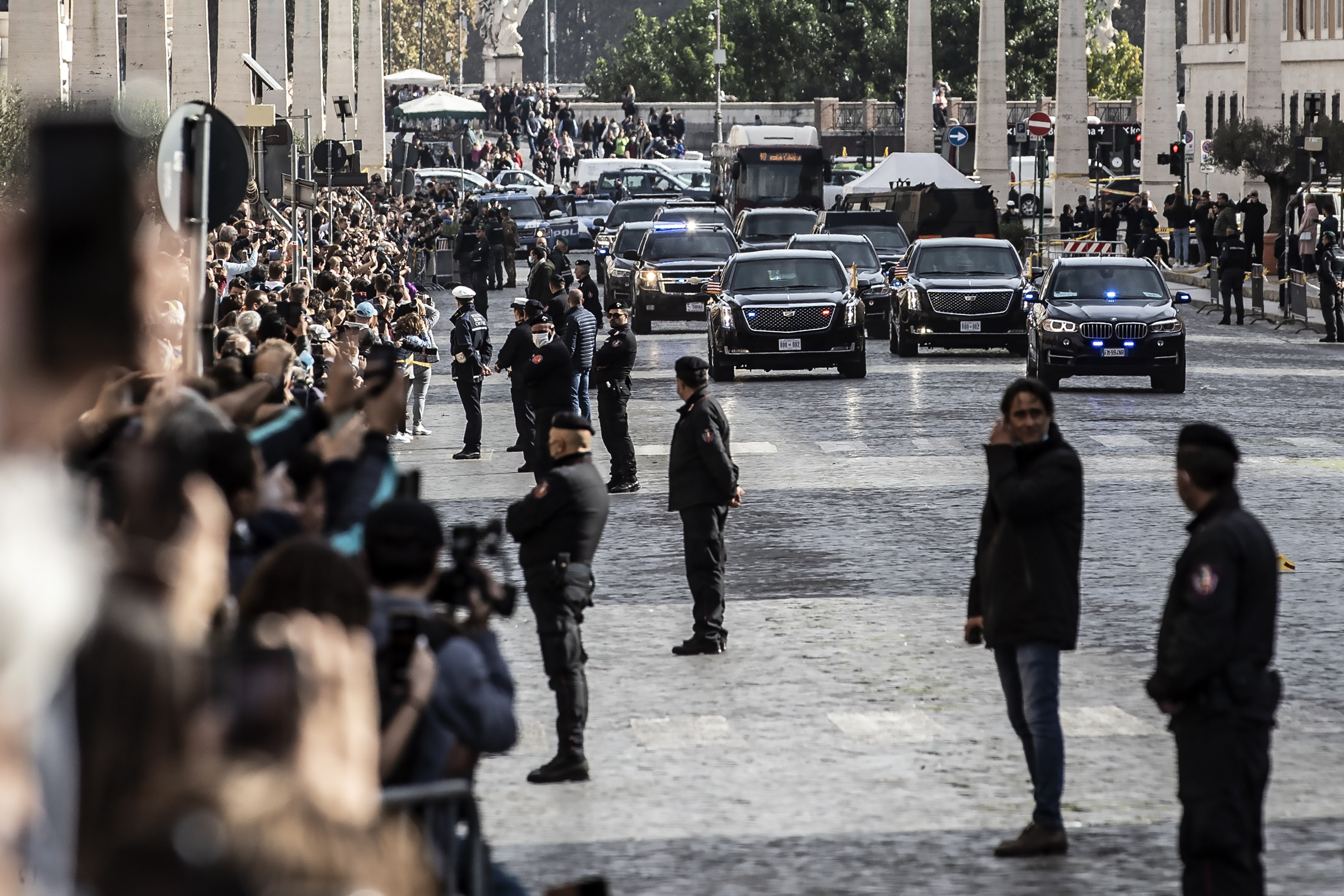 Corriere della Sera: Un şofer român a intrat cu maşina în coloana oficială a lui Joe Biden, aflat la Roma