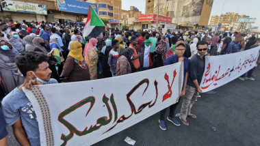 protestatari in khartoum cer revenirea unei conduceri civile a tarii