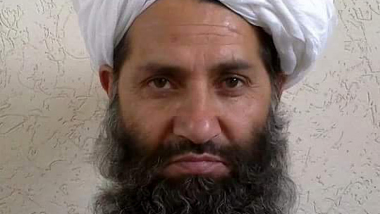 Liderul suprem al talibanilor, bărbat cu barbă și turban alb
