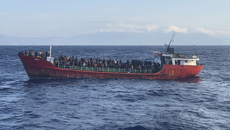 Navă cu refugiați la bord