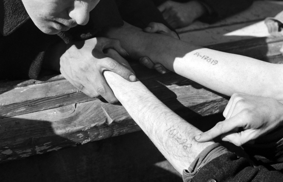 Un tribunal israelian a oprit licitația unei truse de tatuat, despre care se spune că ar fi fost folosită la Auschwitz