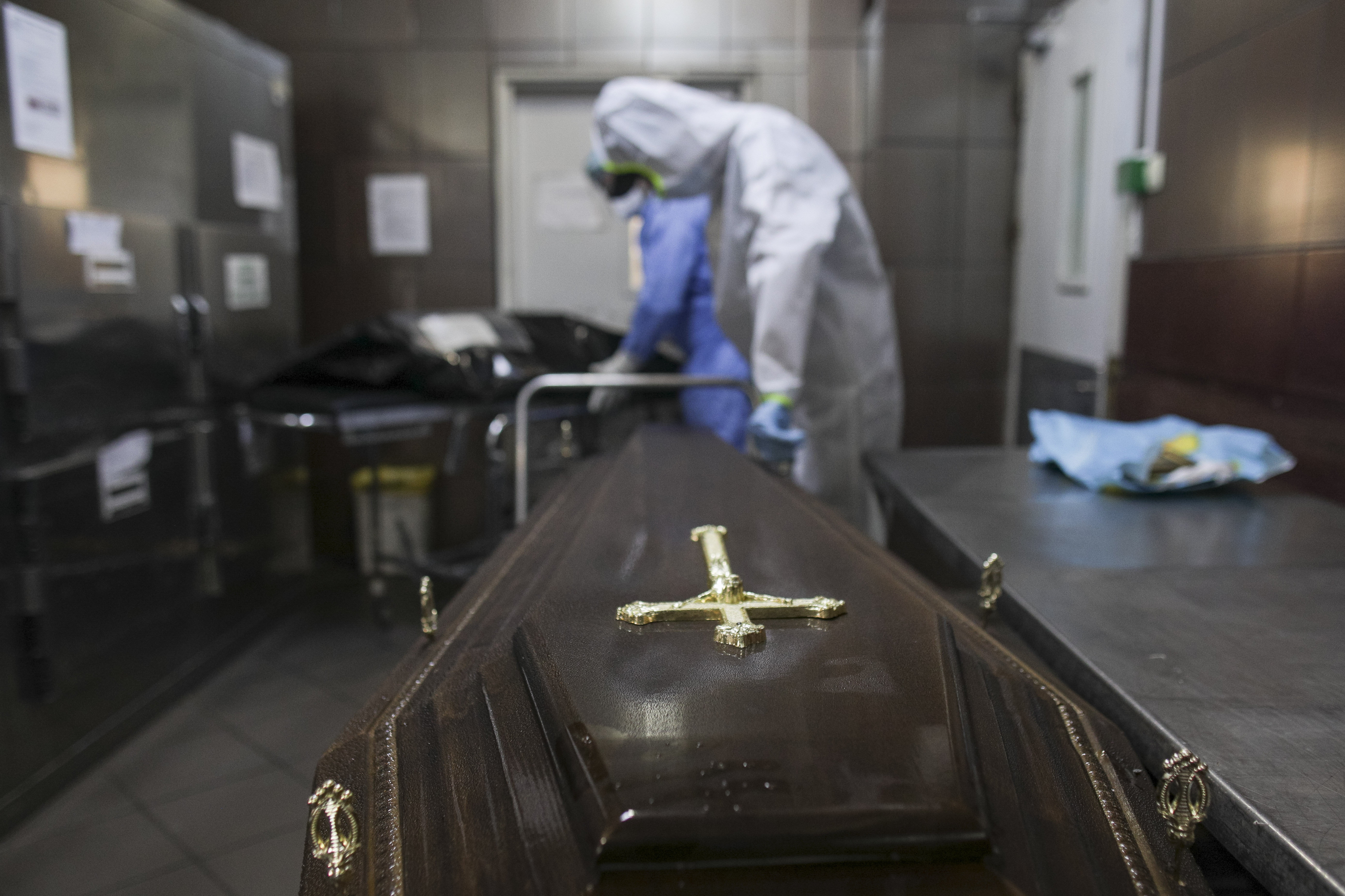CNN: România se luptă cu cel mai puternic val Covid. Suspiciunile privind vaccinul și credințele religioase duc la o combinație mortală
