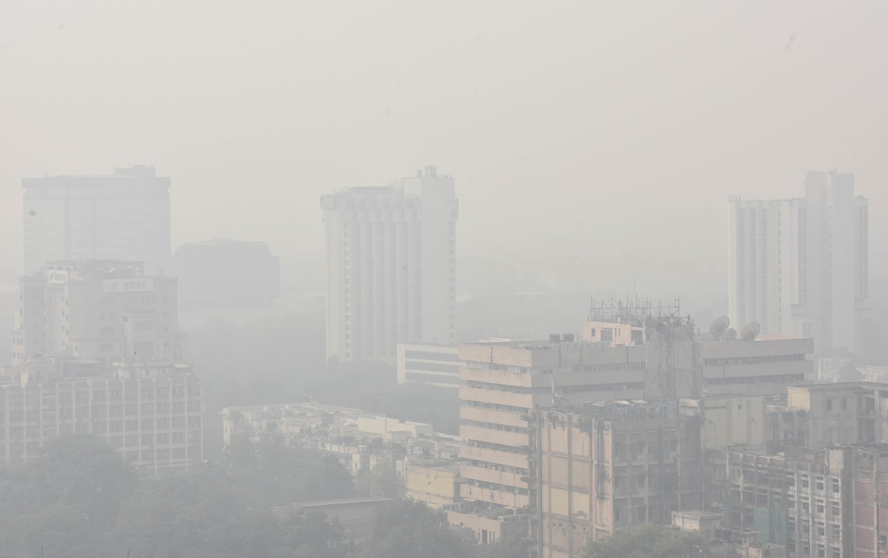 New Delhi se sufocă sub un nor dens de poluare în prima zi a festivalului Diwali