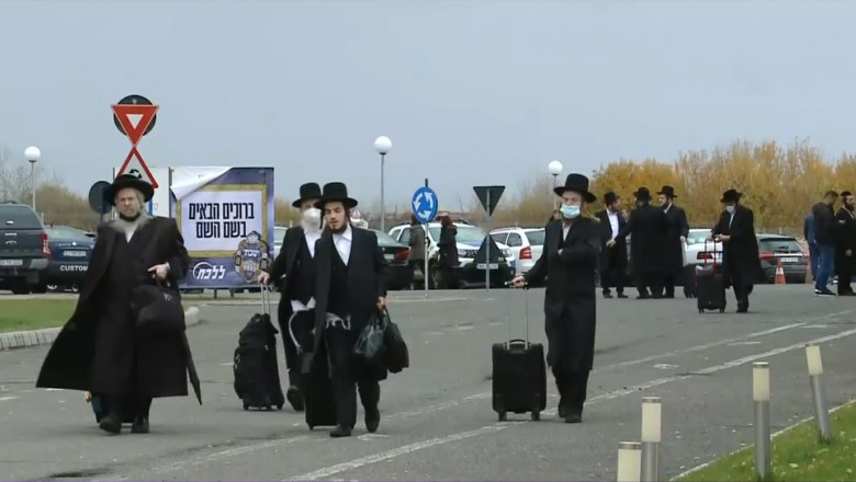 evrei hasidici pe aeroportul din satu mare