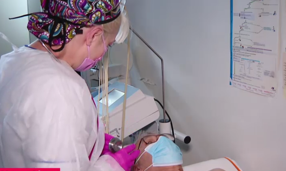Pacienți puși pe drumuri din cauza legii: Medicii de familie nu pot face analize în timpul programului pentru că nu sunt plătiți