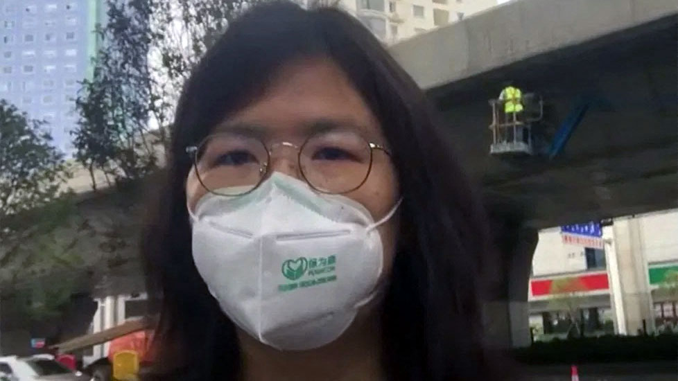 O jurnalistă din China, condamnată pentru relatările despre COVID-19 din Wuhan, este la un pas de moarte. Avertismentul familiei
