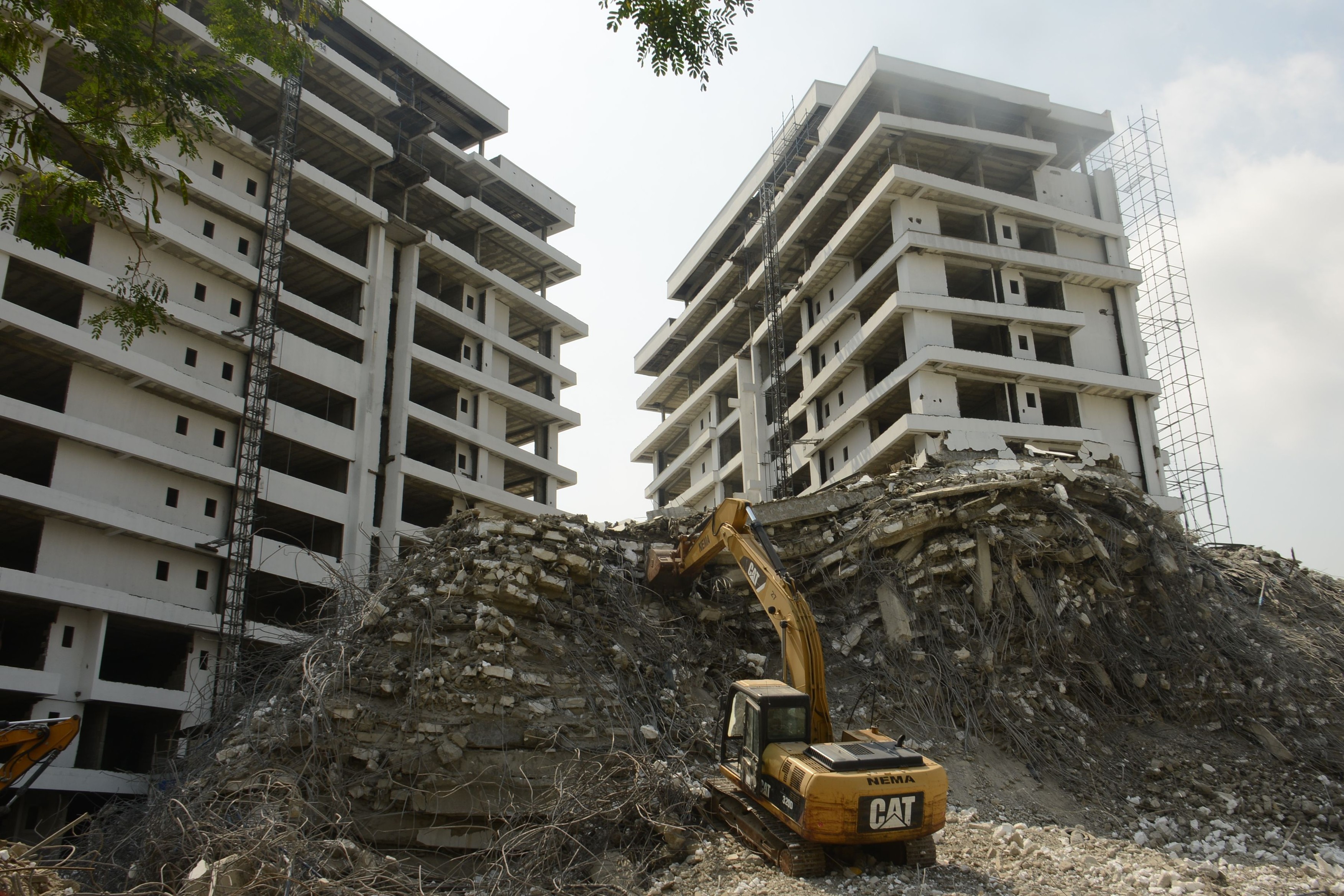 Proprietarul clădirii prăbușite în Nigeria, care urma să găzduiască apartamente de lux, a fost găsit mort printre ruine