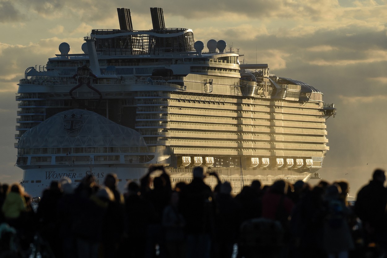 Wonder of the Seas, cel mai mare vas de croazieră din lume, e aproape de lansare. Un adevărat oraș plutitor construit în 2 ani
