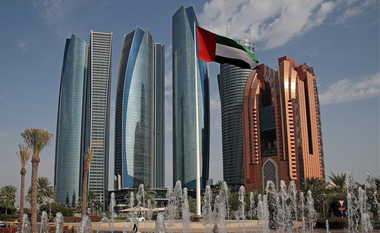 Căsătoria civilă pentru non-musulmani, permisă în Abu Dhabi. Ce obiceiuri occidentale au mai adoptat Emiratele Arabe Unite