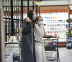 EXCLUSIVE: Angelina Jolie Does Some Grocery Shopping With Daughter Vivienne at Gelson's Supermarket in Hollywood, CA.