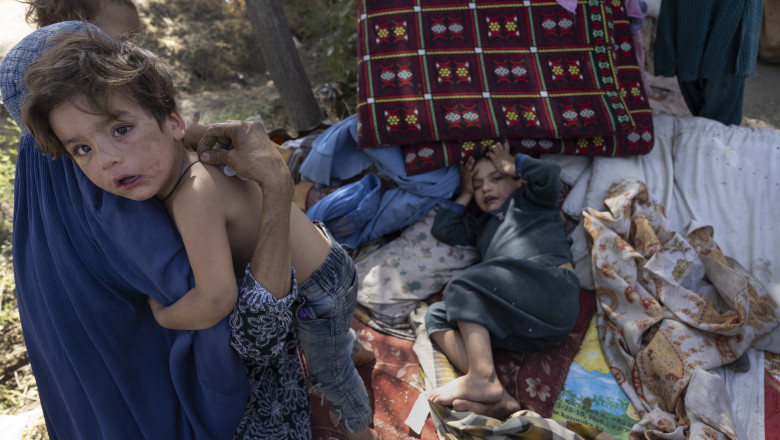 copii saraci in tabara in afganistan