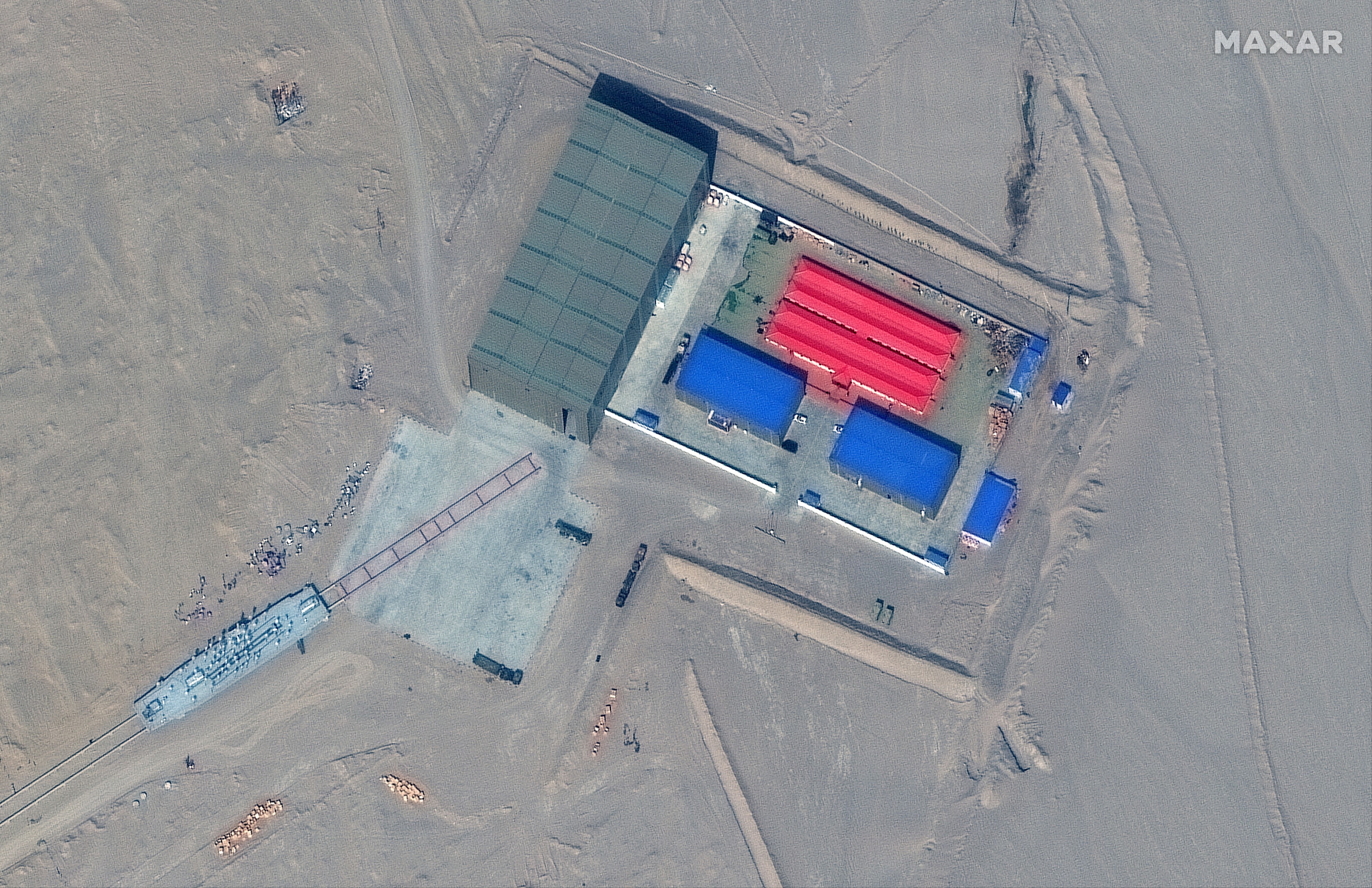 China construiește machete ale unor nave americane ca ținte de antrenament. Imagini din satelit surprinse în deșertul Xinjiang