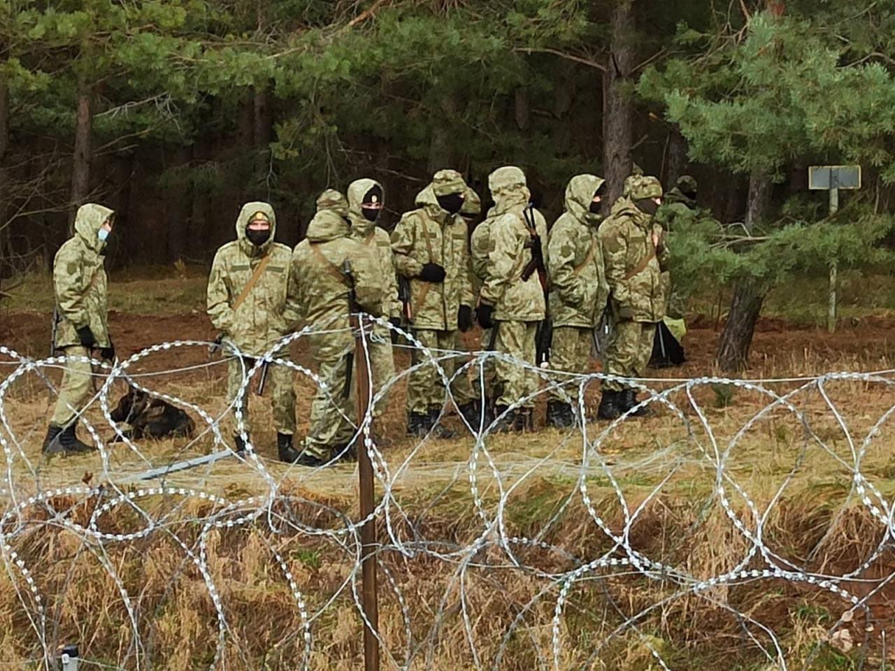 UPDATE Migranții forțează trecerea frontierei dintre Belarus și Polonia. Aceștia și-au montat corturile în apropierea graniței