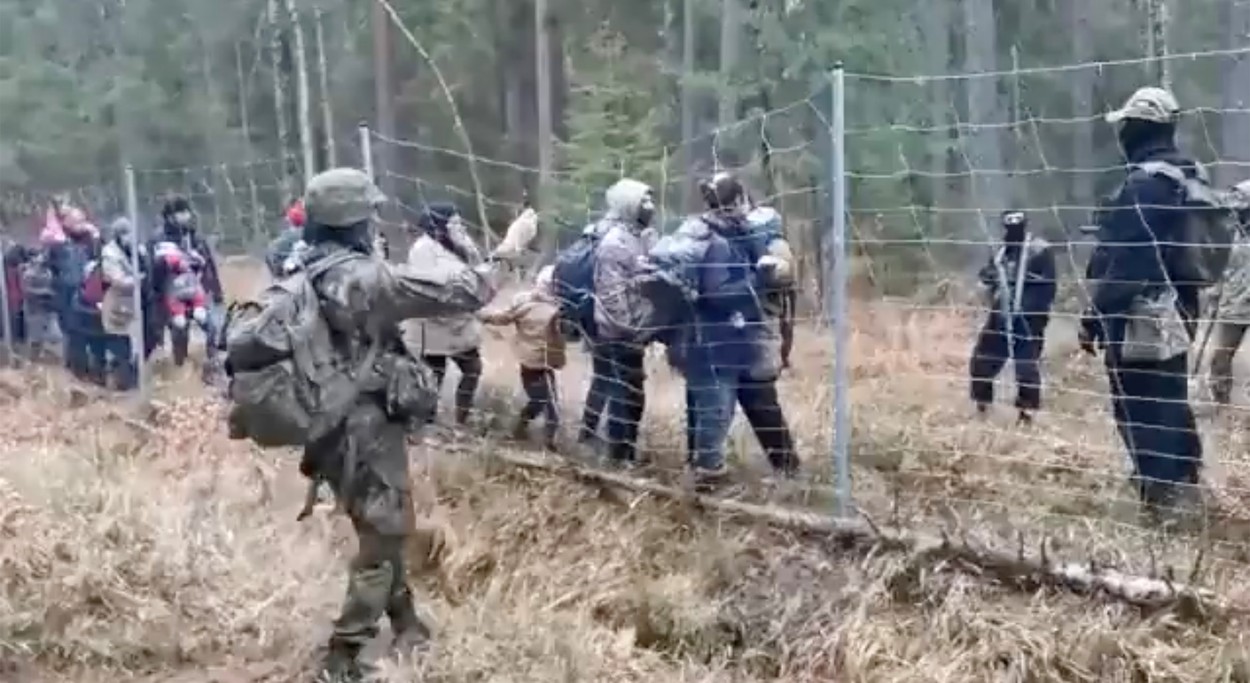 Lituania mobilizează armata la granița cu Belarus de teama intrării haotice în țară a unui flux mare de refugiați