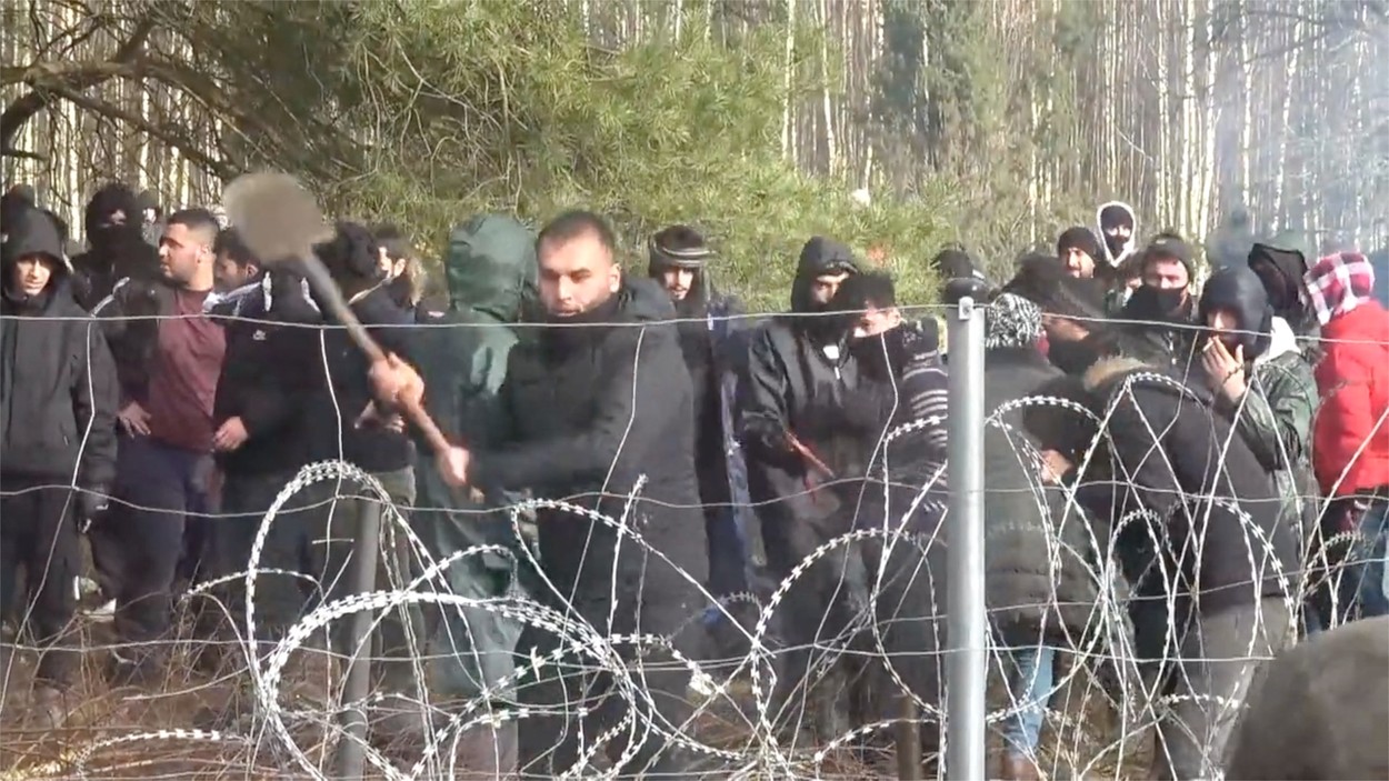 Uniunea Europeană va avea „discuţii tehnice” cu Belarus privind repatrierea migranților de la granița cu Polonia