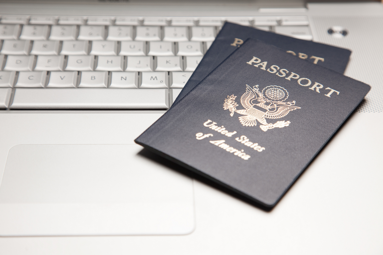 Mai multe persoane reclamă în justiție că au primit cetățenia americană