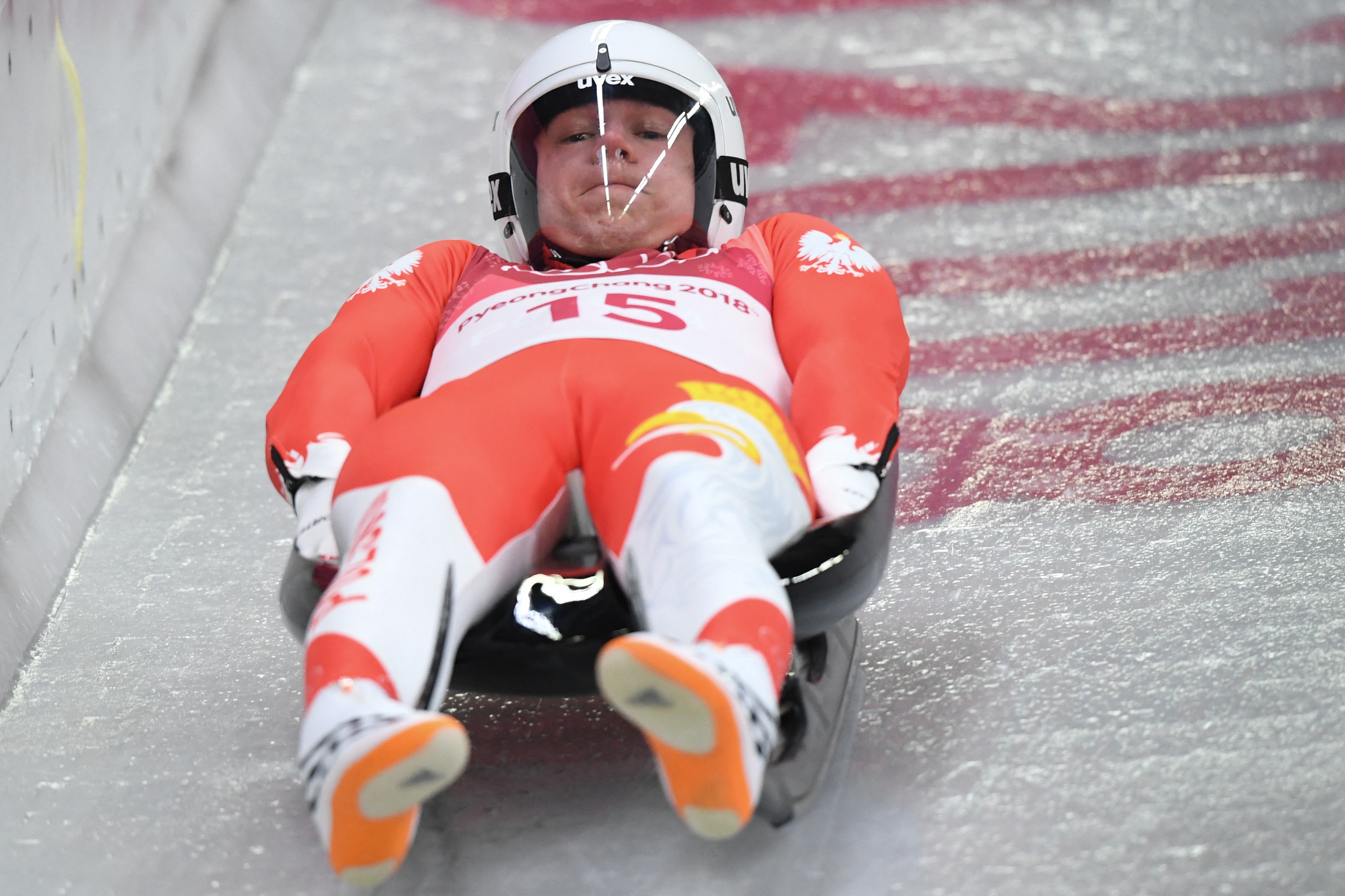 Un sportiv a fost la un pas de moarte pe pista de sanie a Jocurilor Olimpice din Beijing, după ce a lovit o barieră lăsată închisă