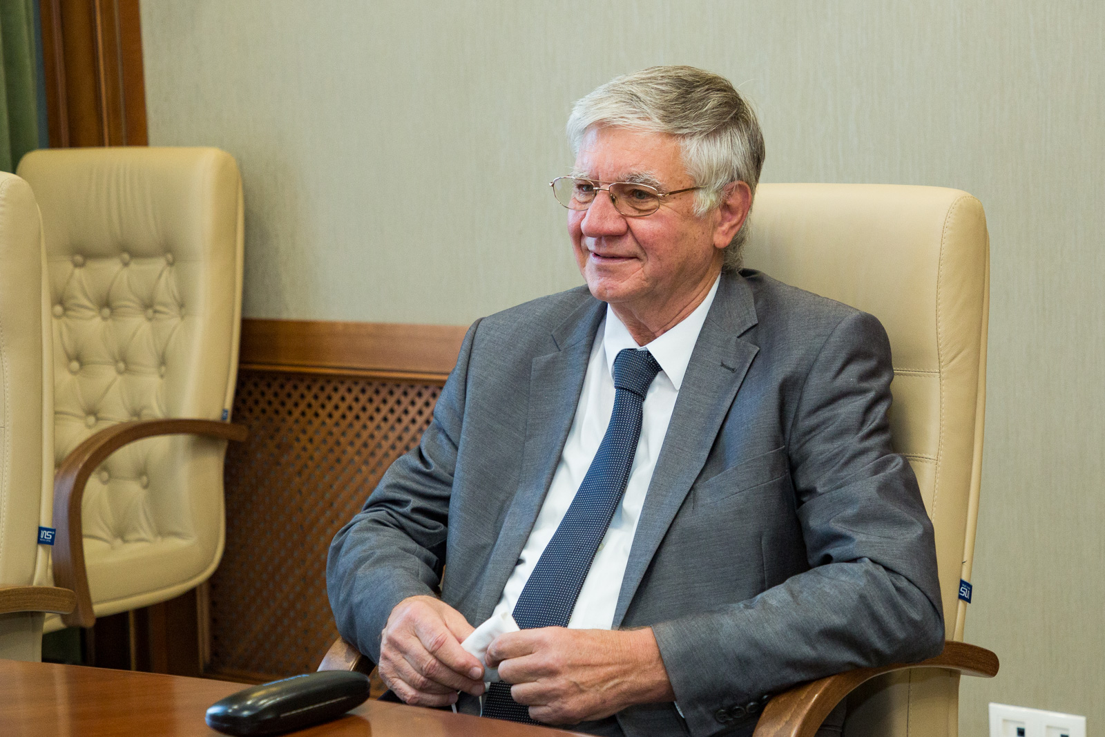 Ambasadorul Ungariei la Chișinău e acuzat că a lovit un polițist cu mașina după ce a provocat un incident în trafic