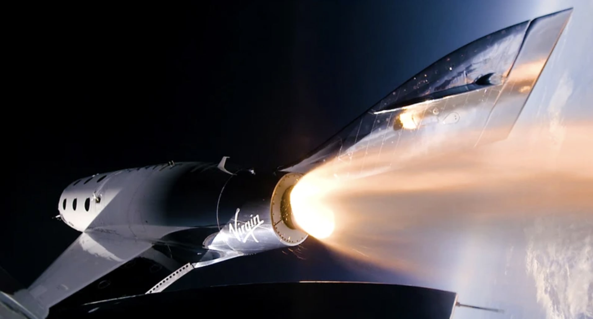 Virgin Galactic a vândut aproape 100 de bilete pentru o călătorie în spaţiu, la preţul de 450.000 de dolari fiecare
