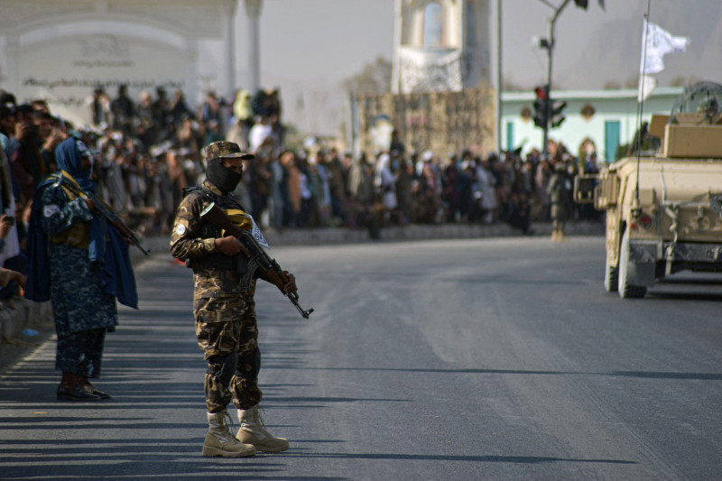 Talibanii au organizat prima paradă militară.