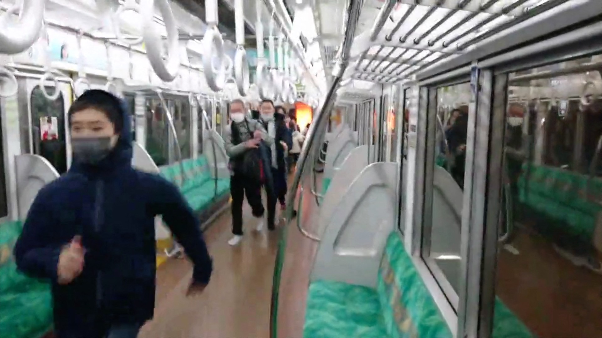 Agresorul din metroul japonez care a înjunghiat 18 persoane  a recunoscut că e admirator al personajului „Joker”