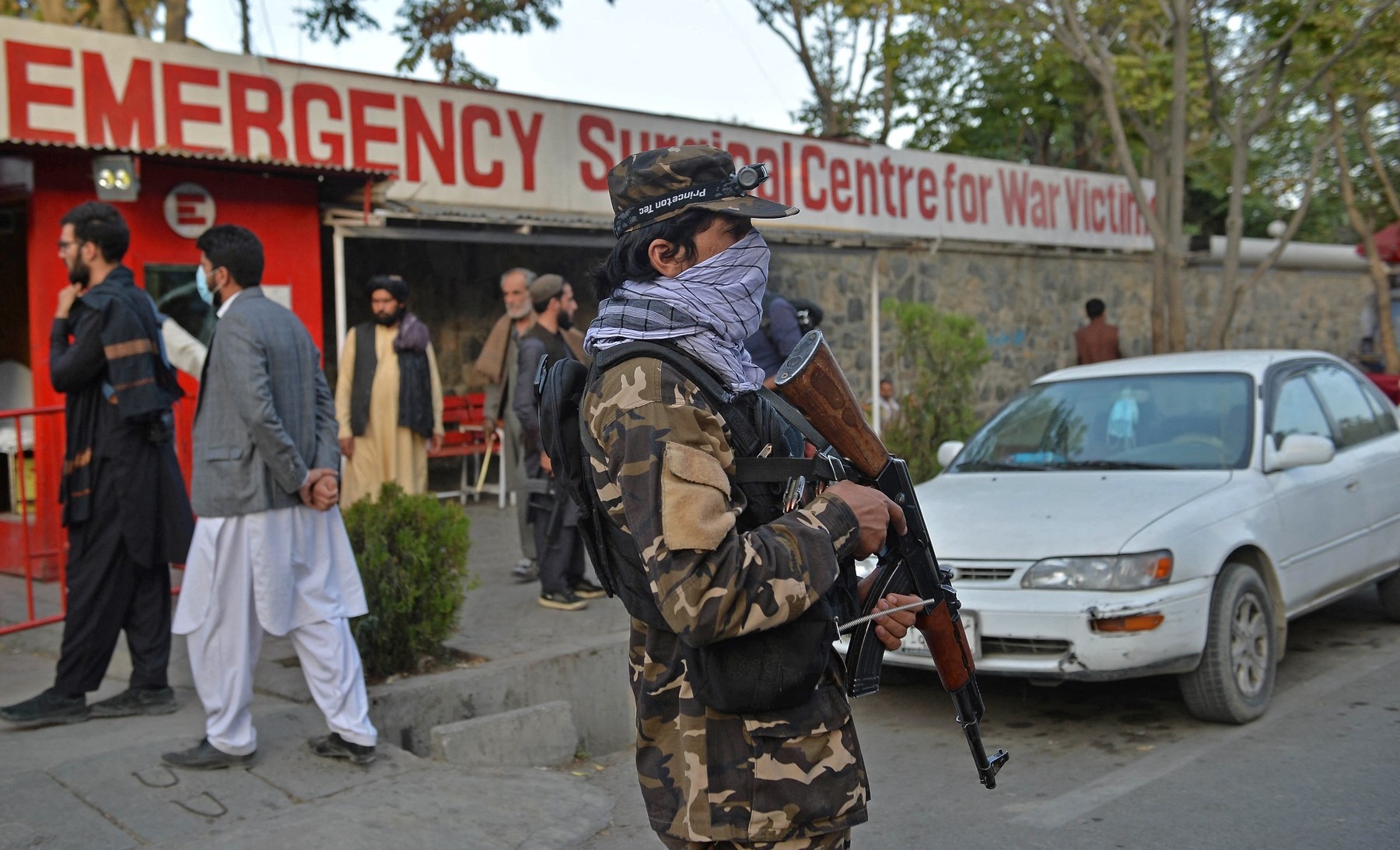 Cel puțin 25 de morți și peste 50 de răniți, în Kabul. Membrii ISIS-K au atacat cel mai mare spital militar cu arme și explozibili