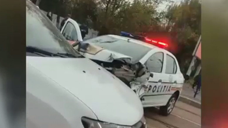 Mașină de poliție implicată într-un accident.