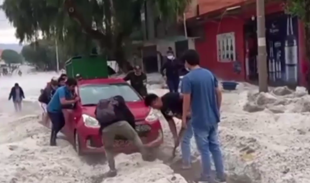 VIDEO. Furtună violentă într-un oraș din Bolivia. Stratul de grindină a atins chiar și un metru și jumătate înălțime