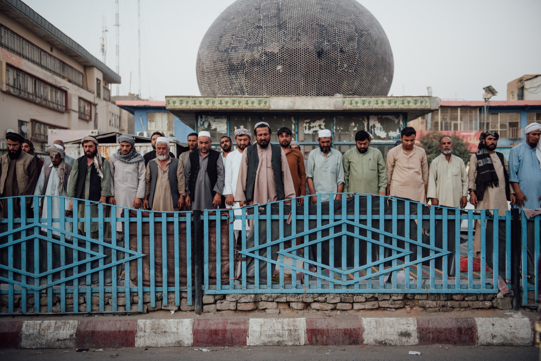 Talibanii au interzis folosirea banilor străini în Afganistan