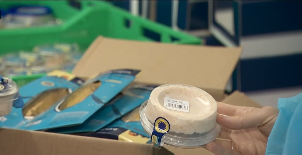 Fabrica în care salata de icre se prepară după rețeta tradițională a lipovenilor, fără conservanți sau aditivi