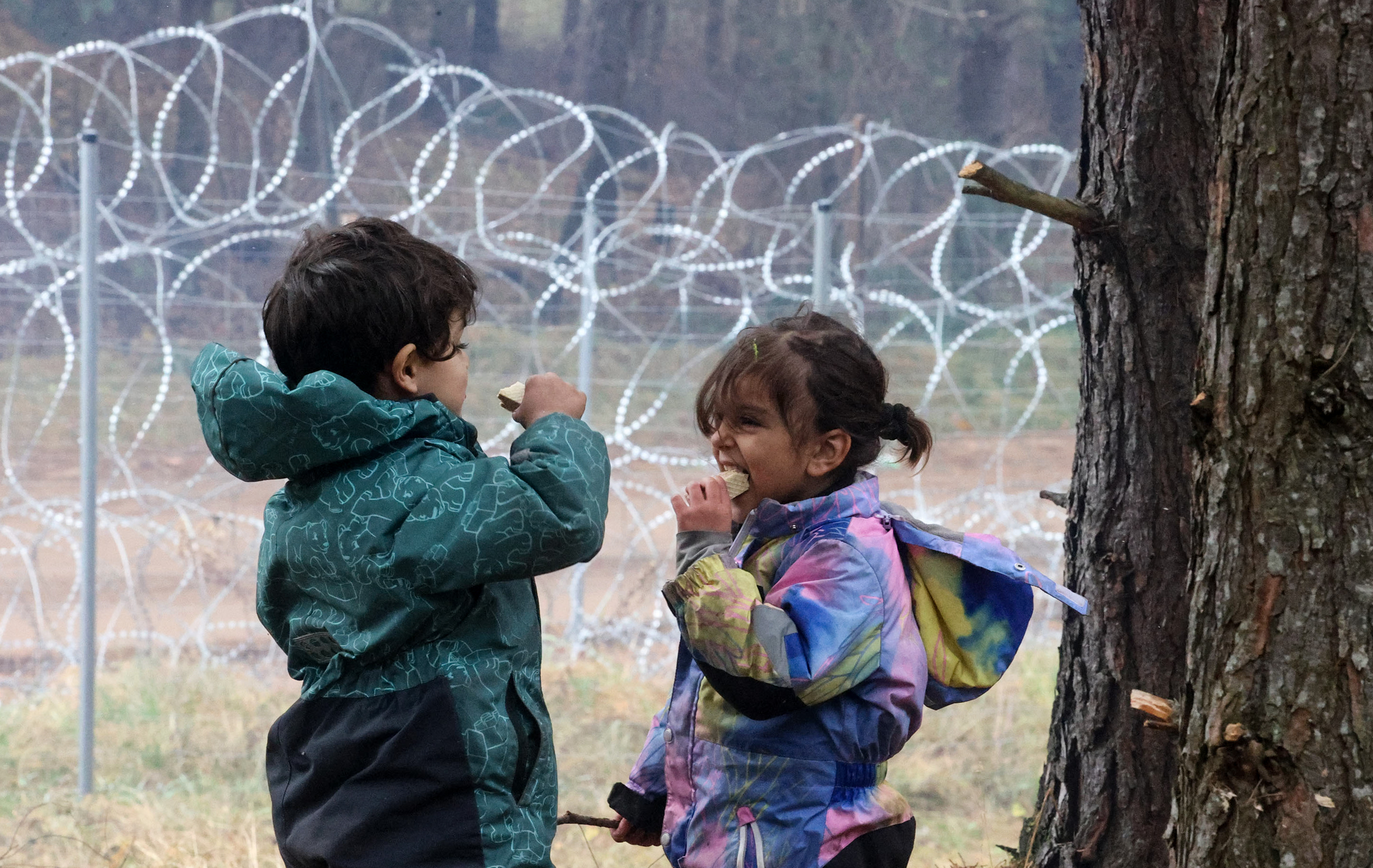 Și Belarus, şi Polonia sunt vinovate de „încălcări grave” ale drepturilor omului în criza migranților de la graniță (raport)