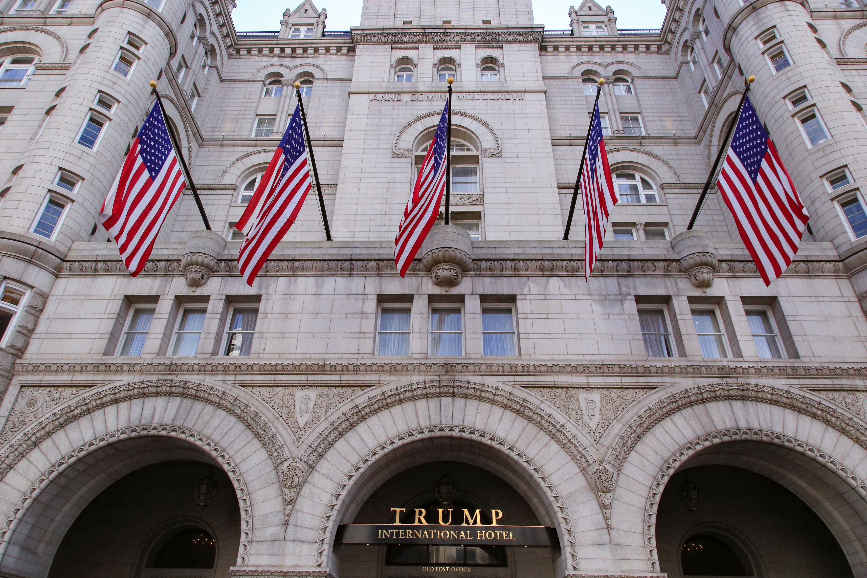 Trump își vinde hotelul din Washington. Noul proprietar vrea să îi schimbe numele