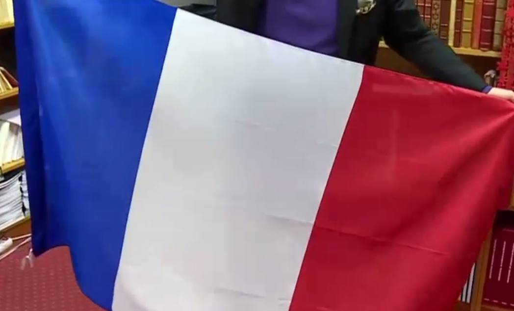 VIDEO. Emmanuel Macron a schimbat nuanța unei culori a drapelului național al Franței