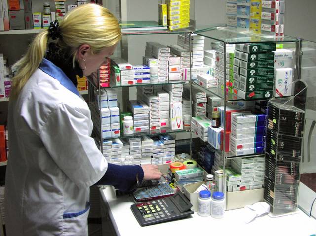 7 din 10 români iau suplimente alimentare fără să ceară sfatul medicului. Pericolul la care se expun oamenii