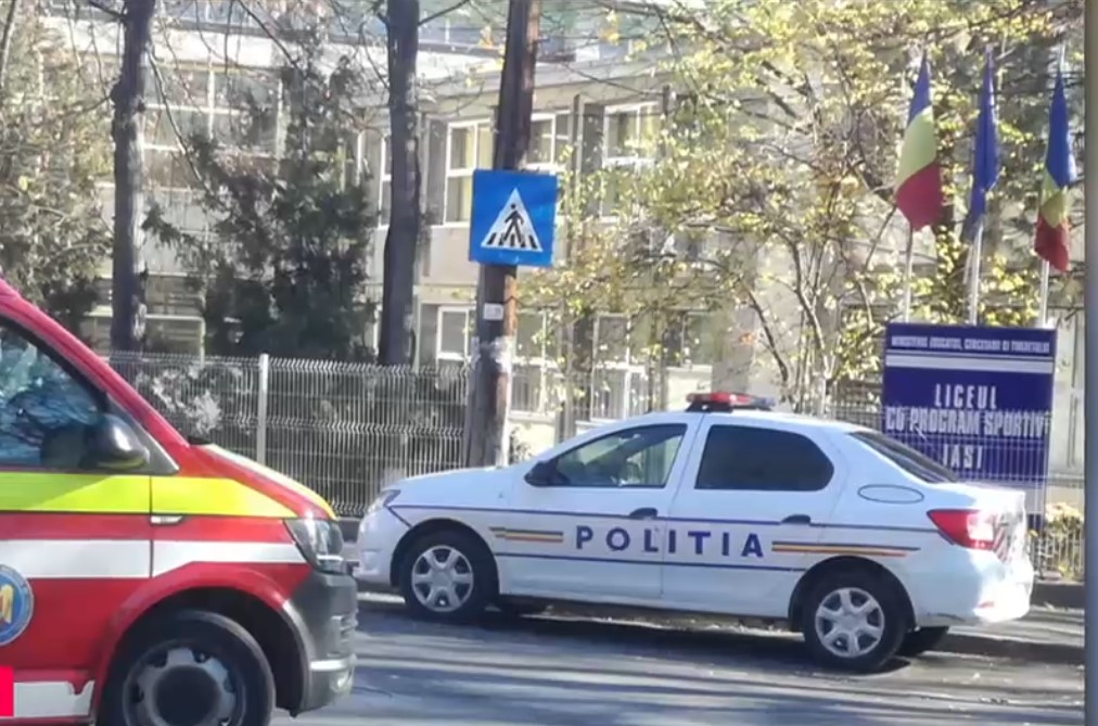 O profesoară a ajuns la spital după ce un elev a pulverizat spray lacrimogen în clasă
