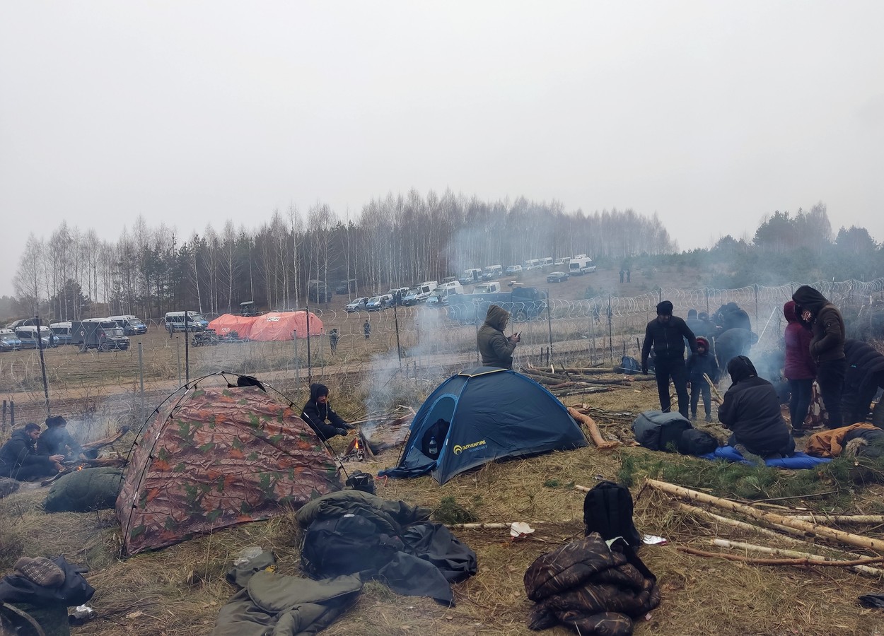 Analiză Politico. Miza politică din spatele dramei migranților de la frontiera Poloniei cu Belarusul: Niciodată să nu irosești o criză