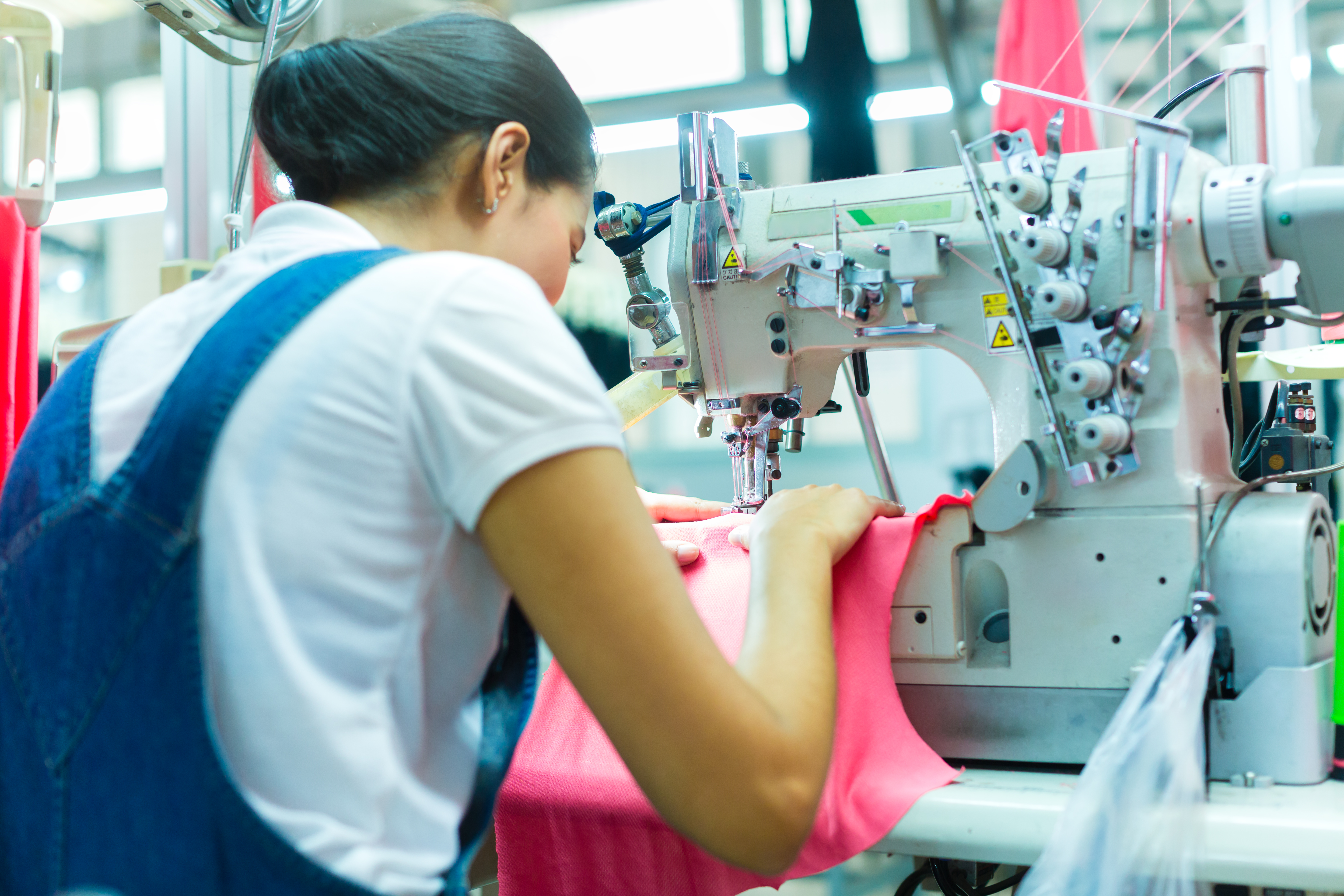 Criza containerelor: Mari branduri din industria modei își mută producția din Asia. Ce țări sunt preferate pentru noile fabrici