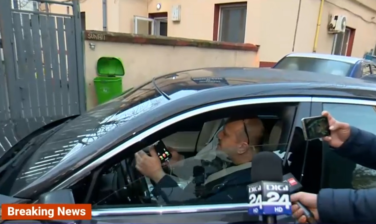 Managerul Spitalului Județean de Urgență Ploiești a fost oprit la poarta secției care a luat foc. „Lăsaţi-mă să intru! Am treabă”