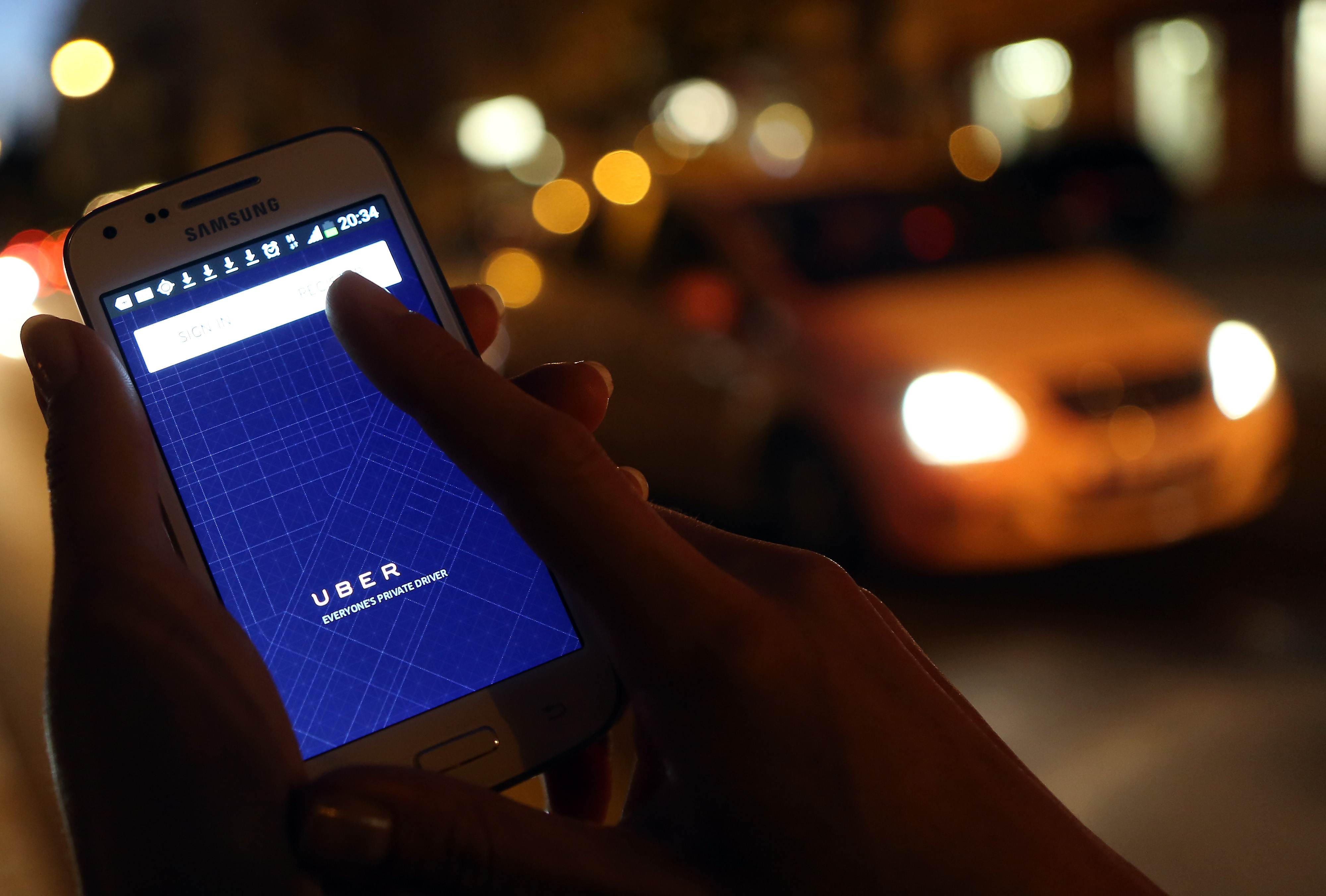 Compania Uber, acuzată de discriminare în SUA