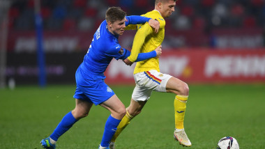Florin Tănase într-o fază de joc la echipa națională a României.