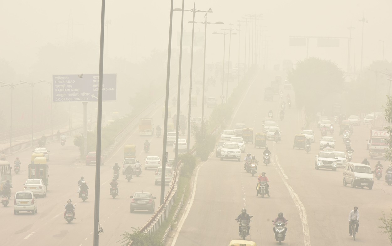 Din cauza poluării, Curtea Supremă din India a decis ca munca de la domiciliu să fie obligatorie în capitală. Școlile au fost închise