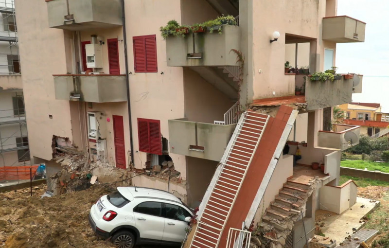 Bad Weather In Italy: Landslides And Roads Like Rivers In Sicily