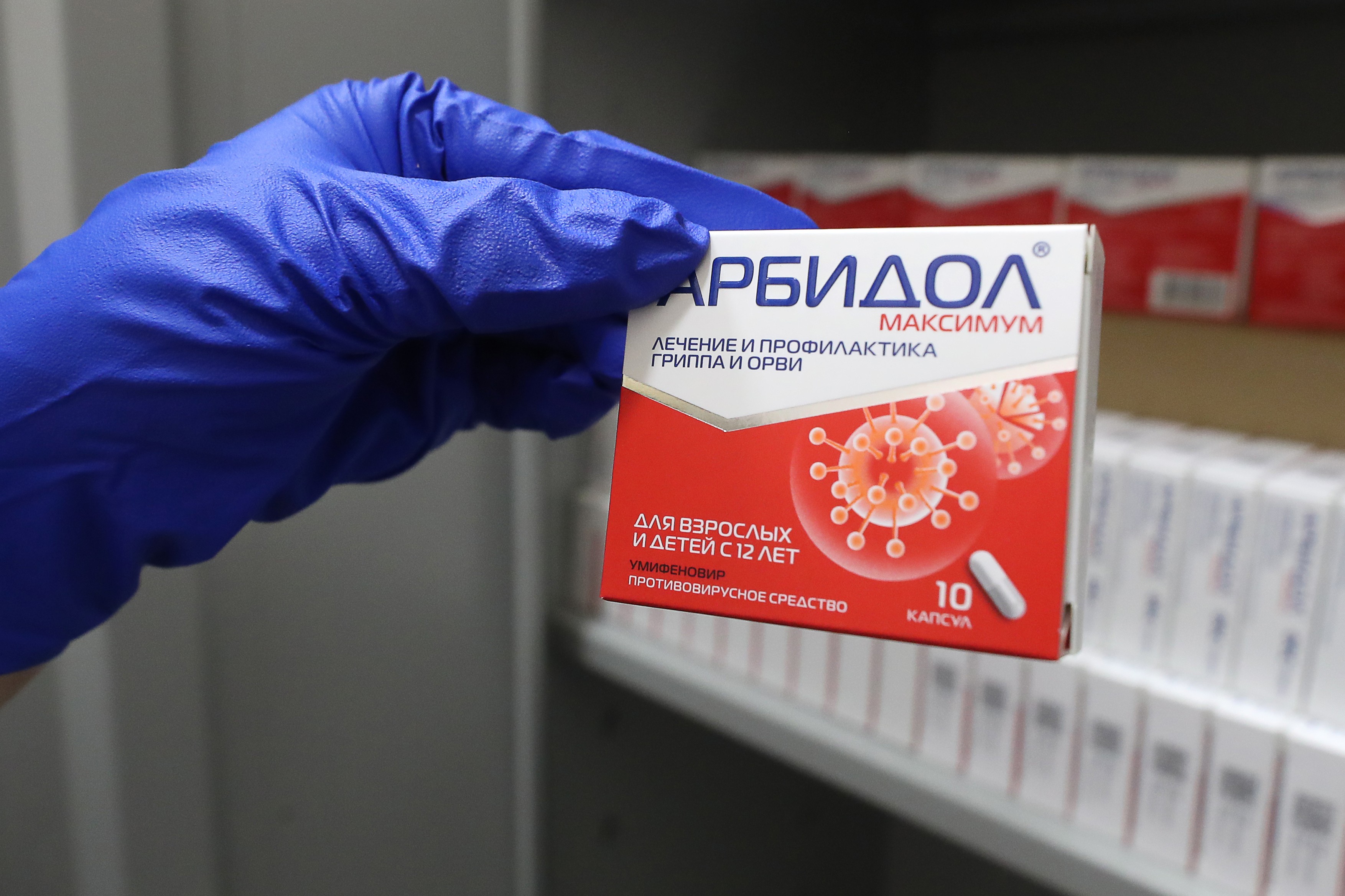 11 cutii de Arbidol, scoase la vânzare pe internet. Bărbatul care adusese medicamentul din Rusia s-a ales cu dosar penal