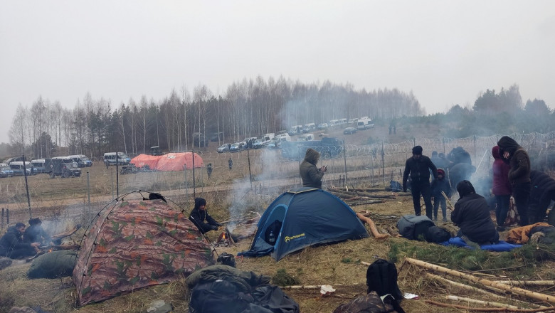 Migranți la granița dintre Polonia și Belarus