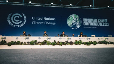 Conducerea COP26, în frunte cu Alok Sharma și Patricia Espinosa, secretarul executiv al Convenţiei-cadru a ONU privind schimbările climatice (UNFCCC). Sursă foto: Leonore Gewessler/ twitter