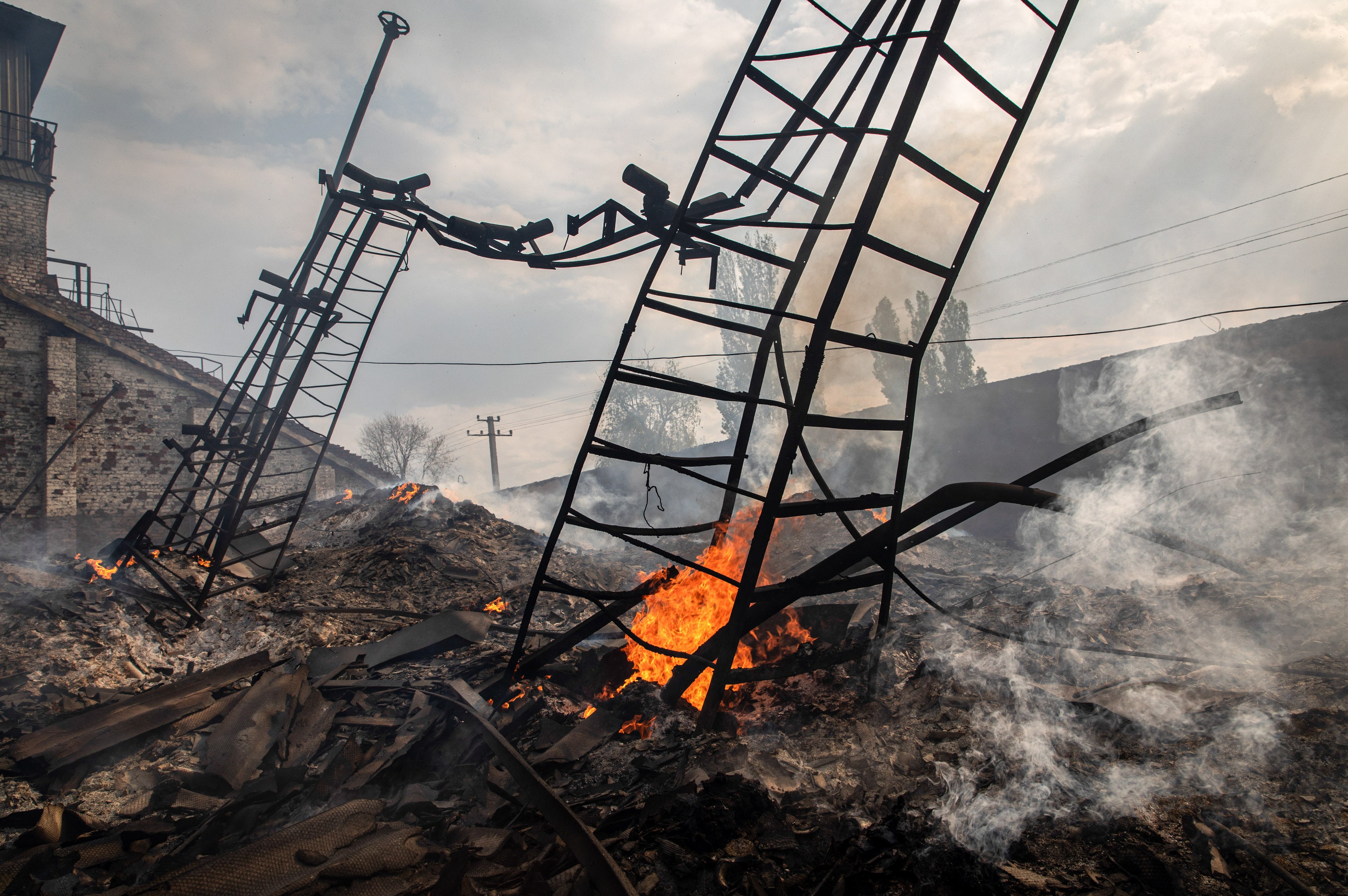 A 97-a zi de război. Putin, ultimatum pentru cucerirea Donbas. Evacuarea civililor „nu mai e posibilă” în Severodonețk