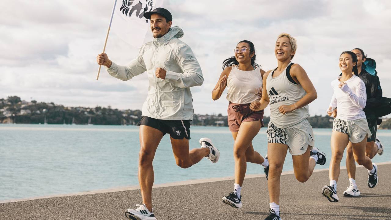 adidas și Parley for The Oceans luptă împotriva poluării globale cu plastic prin alergare